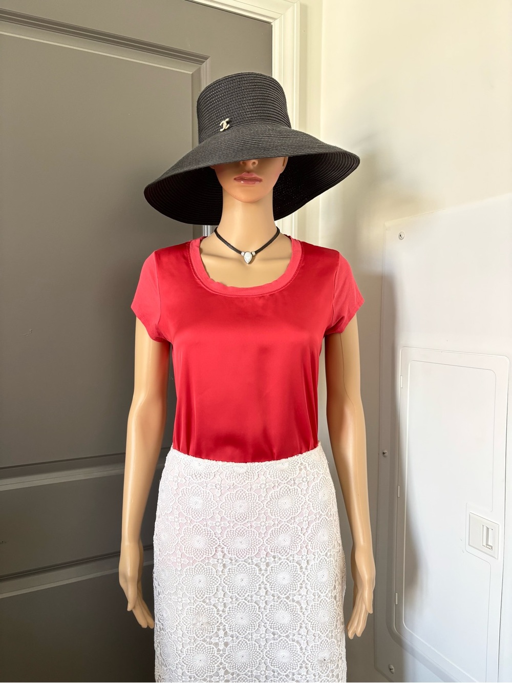Vince Camuto Red Short-Sleeve Satin Tee top size XS-S used